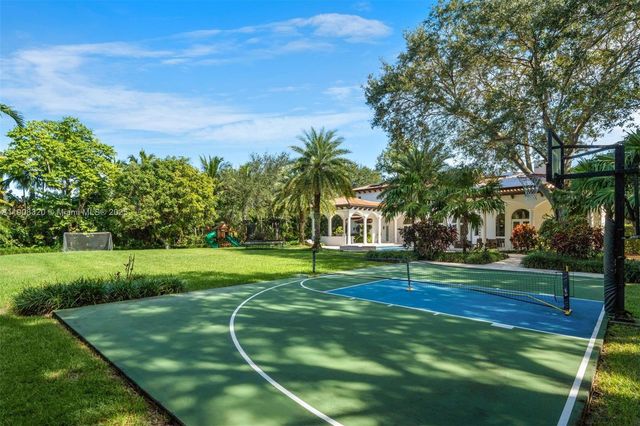 8900 SW 62nd Ct, Pinecrest, FL 33156