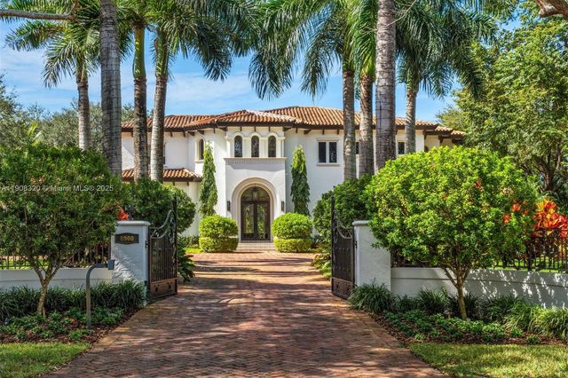 8900 SW 62nd Ct, Pinecrest, FL 33156