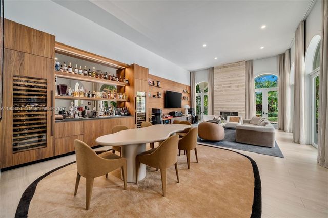 8900 SW 62nd Ct, Pinecrest, FL 33156