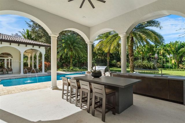 8900 SW 62nd Ct, Pinecrest, FL 33156