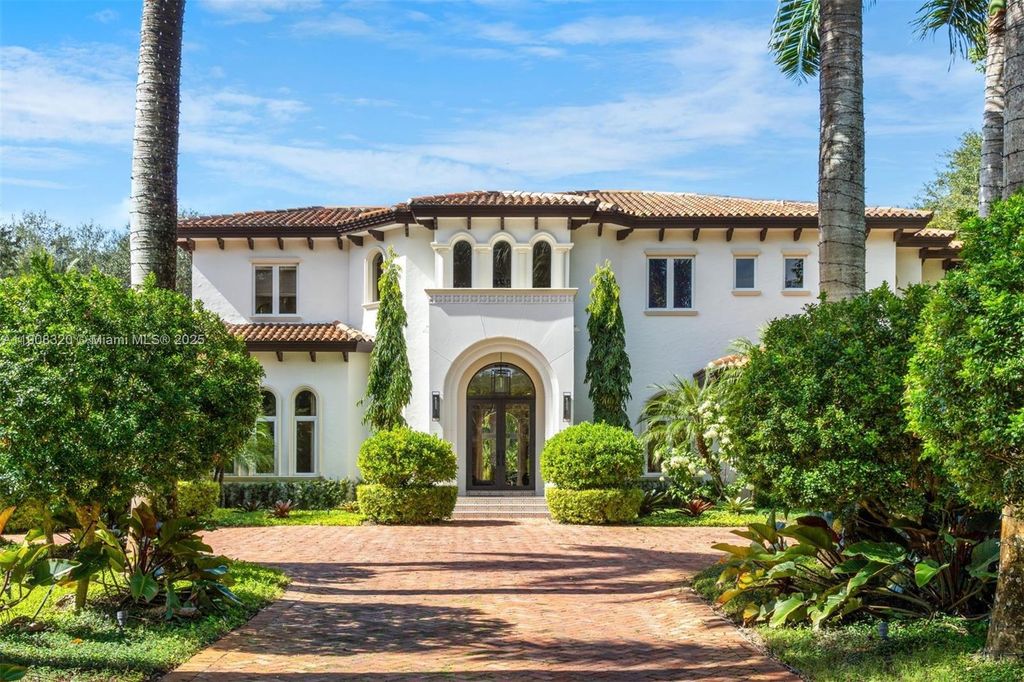 8900 SW 62nd Ct, Pinecrest, FL 33156