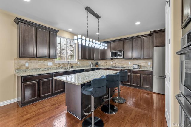 1002 Carriage Trace Boulevard, Southfield Township, MI 48178