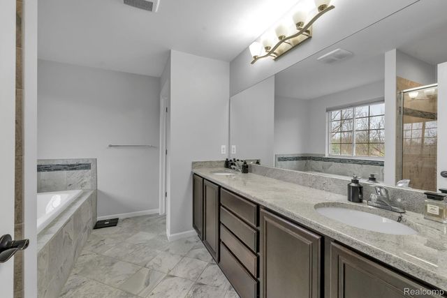 1002 Carriage Trace Boulevard, Southfield Township, MI 48178