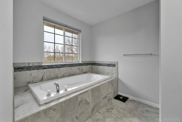 1002 Carriage Trace Boulevard, Southfield Township, MI 48178