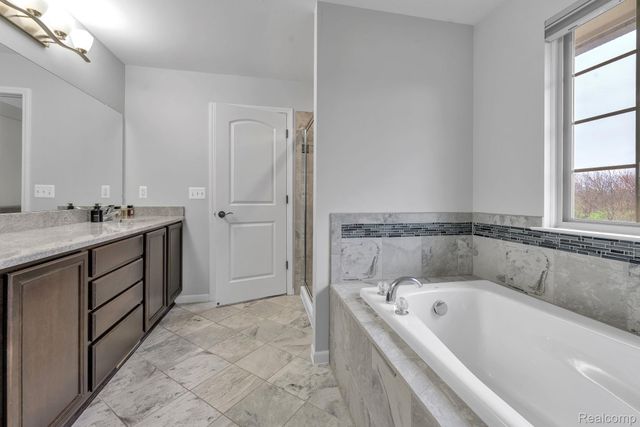 1002 Carriage Trace Boulevard, Southfield Township, MI 48178