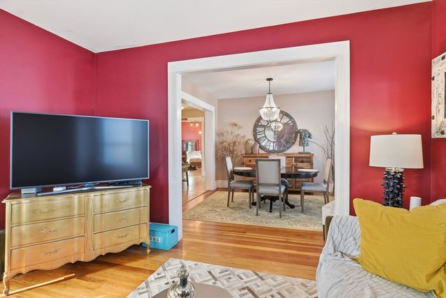 24 Billings St, Chicopee, MA 01013