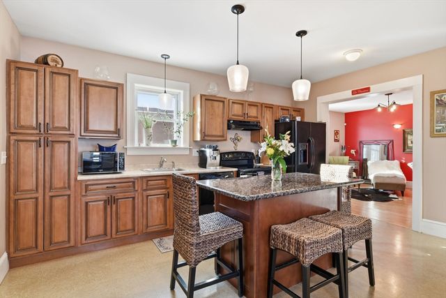 24 Billings St, Chicopee, MA 01013