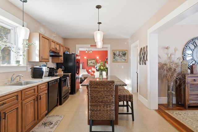 24 Billings St, Chicopee, MA 01013