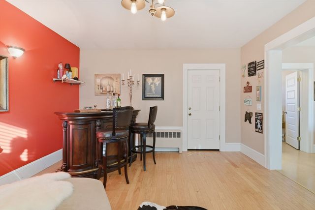 24 Billings St, Chicopee, MA 01013