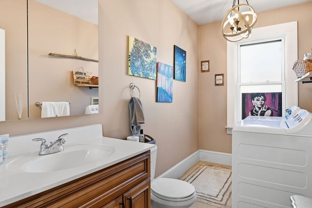 24 Billings St, Chicopee, MA 01013