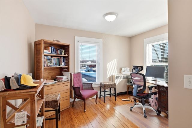 24 Billings St, Chicopee, MA 01013