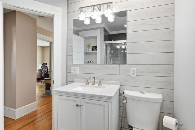 24 Billings St, Chicopee, MA 01013