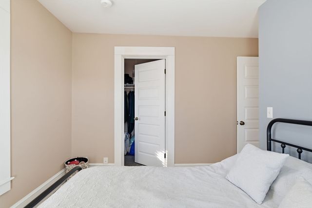 24 Billings St, Chicopee, MA 01013