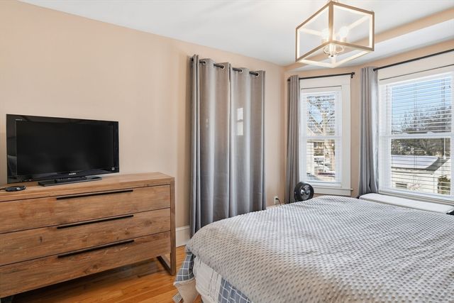 24 Billings St, Chicopee, MA 01013