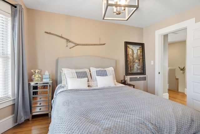 24 Billings St, Chicopee, MA 01013