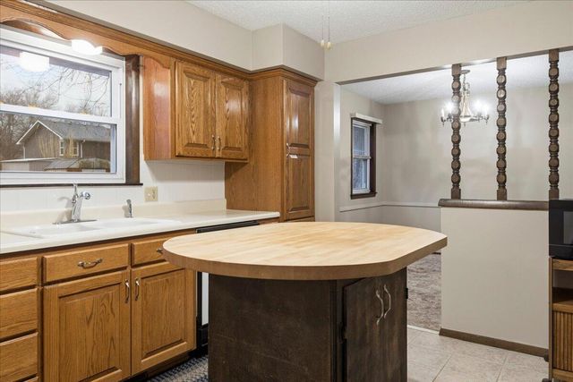 4715 S Wildwood Drive, Springfield, MO 65810