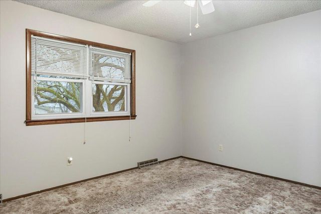 4715 S Wildwood Drive, Springfield, MO 65810