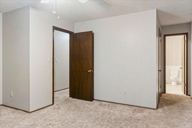 4715 S Wildwood Drive, Springfield, MO 65810