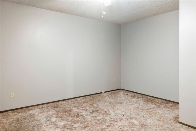 4715 S Wildwood Drive, Springfield, MO 65810