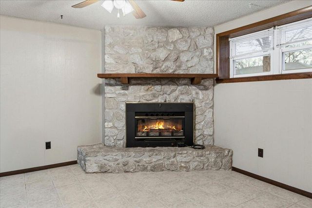 4715 S Wildwood Drive, Springfield, MO 65810