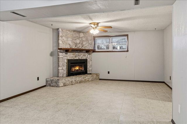 4715 S Wildwood Drive, Springfield, MO 65810