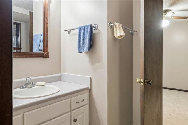 4715 S Wildwood Drive, Springfield, MO 65810