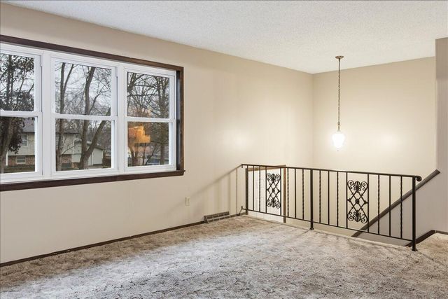 4715 S Wildwood Drive, Springfield, MO 65810