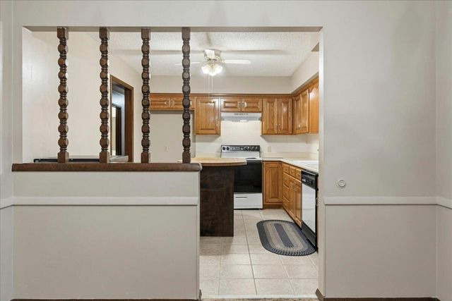 4715 S Wildwood Drive, Springfield, MO 65810