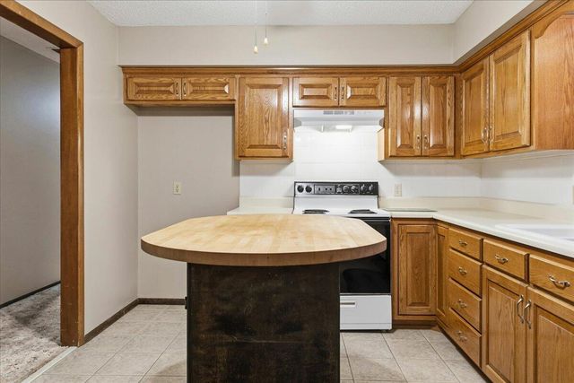 4715 S Wildwood Drive, Springfield, MO 65810