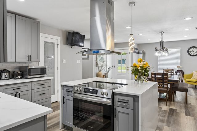 305 E Laura Avenue, Quinlan, TX 75474