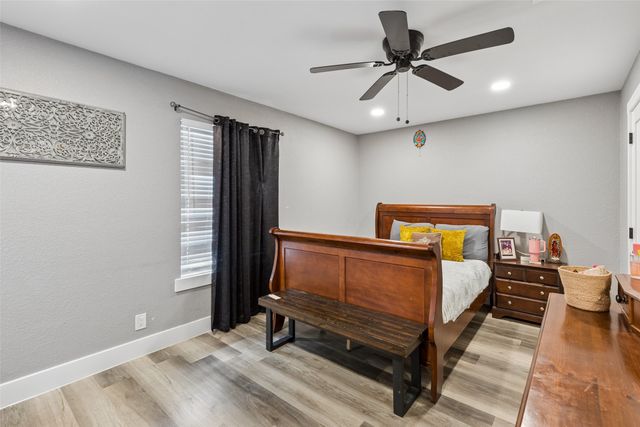 305 E Laura Avenue, Quinlan, TX 75474