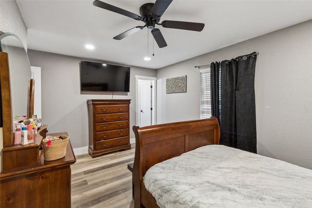 305 E Laura Avenue, Quinlan, TX 75474