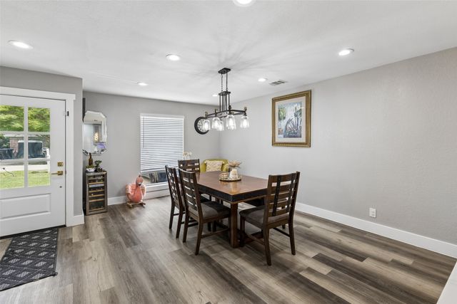 305 E Laura Avenue, Quinlan, TX 75474