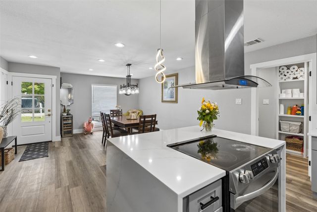 305 E Laura Avenue, Quinlan, TX 75474