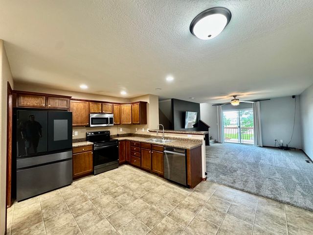 1022 Lois Lane, Waterloo, IA 50702