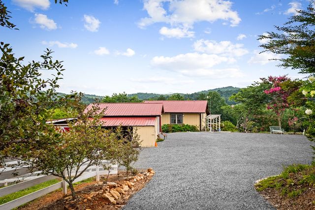 90 Fox Run, Blue Ridge, GA 30513
