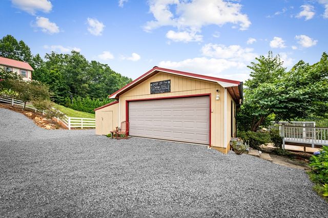 90 Fox Run, Blue Ridge, GA 30513