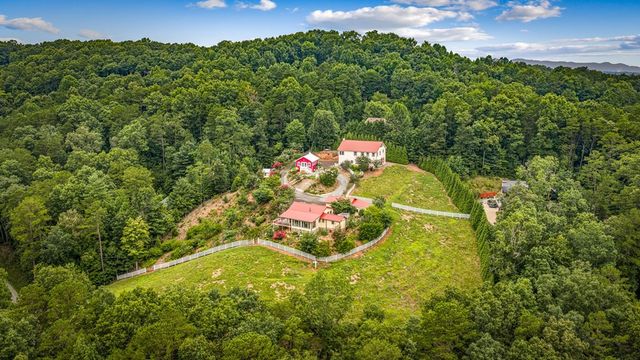 90 Fox Run, Blue Ridge, GA 30513