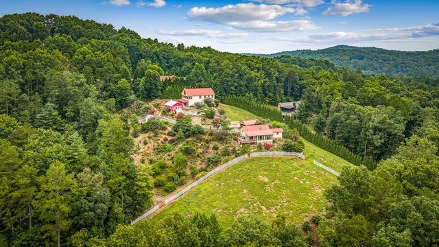 90 Fox Run, Blue Ridge, GA 30513