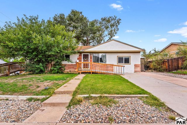 3 MacArthur Rd, Pueblo, CO 81001