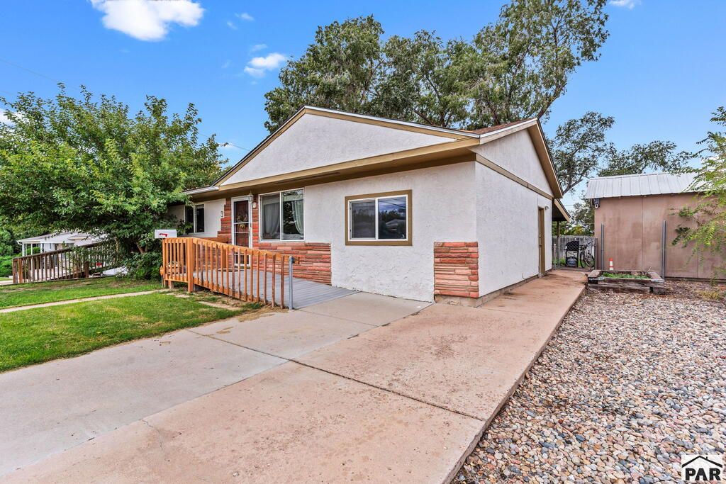 3 MacArthur Rd, Pueblo, CO 81001