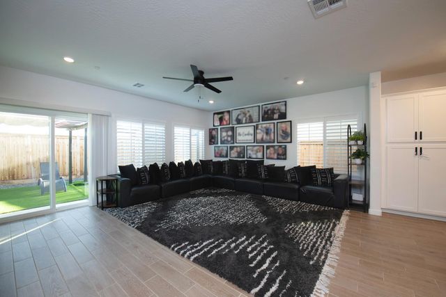 1280 Bloom Avenue, Clovis, CA 93619