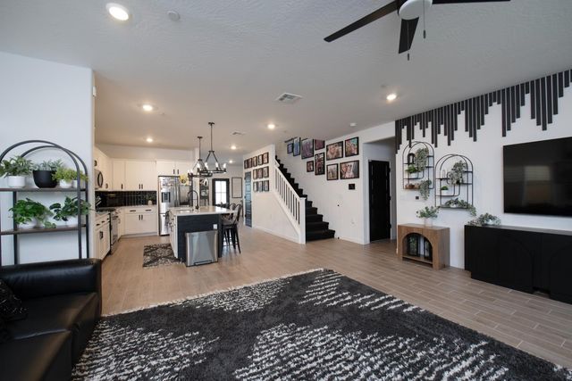 1280 Bloom Avenue, Clovis, CA 93619