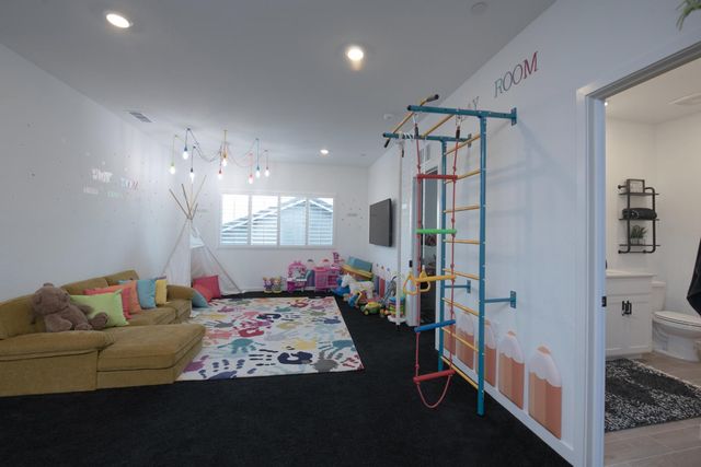 1280 Bloom Avenue, Clovis, CA 93619