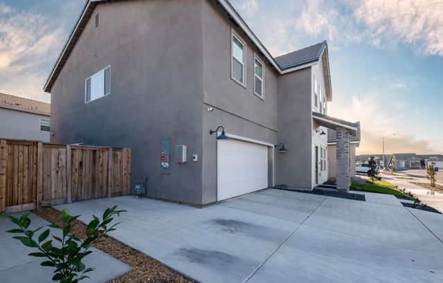 1280 Bloom Avenue, Clovis, CA 93619