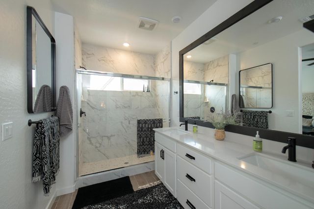 1280 Bloom Avenue, Clovis, CA 93619