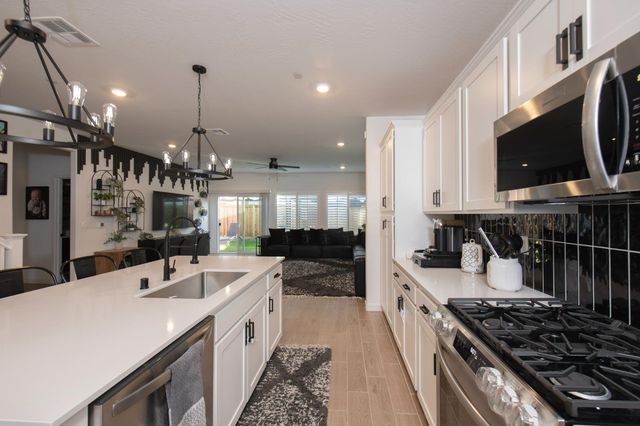 1280 Bloom Avenue, Clovis, CA 93619