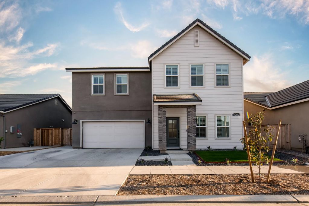1280 Bloom Avenue, Clovis, CA 93619