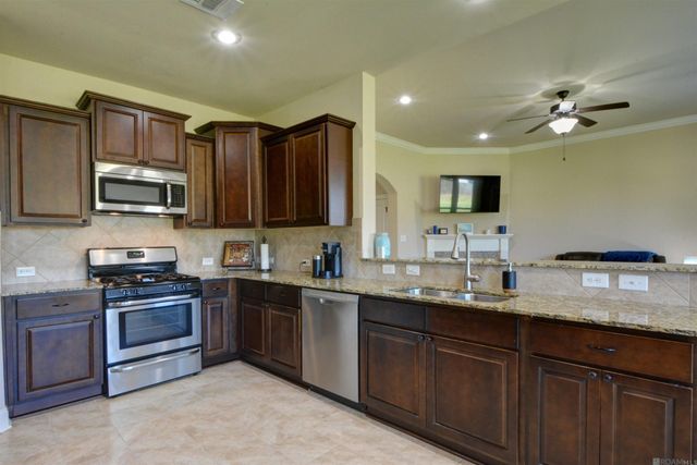 42124 Eagles Eye St, Prairieville, LA 70769