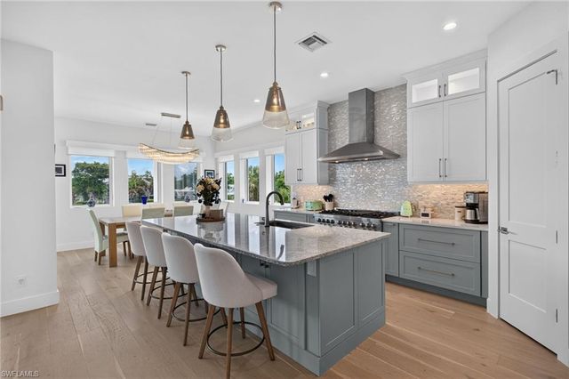 1272 Par View DR, Sanibel, FL 33957